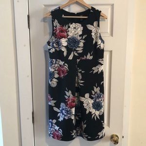Women’s M Taylor maternity dress.